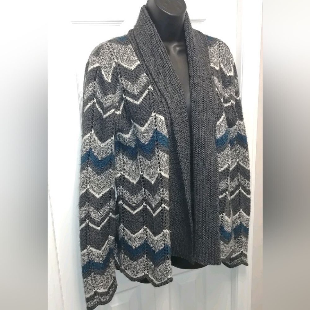Chevron Patterned Cardigan - Picture 2 of 7